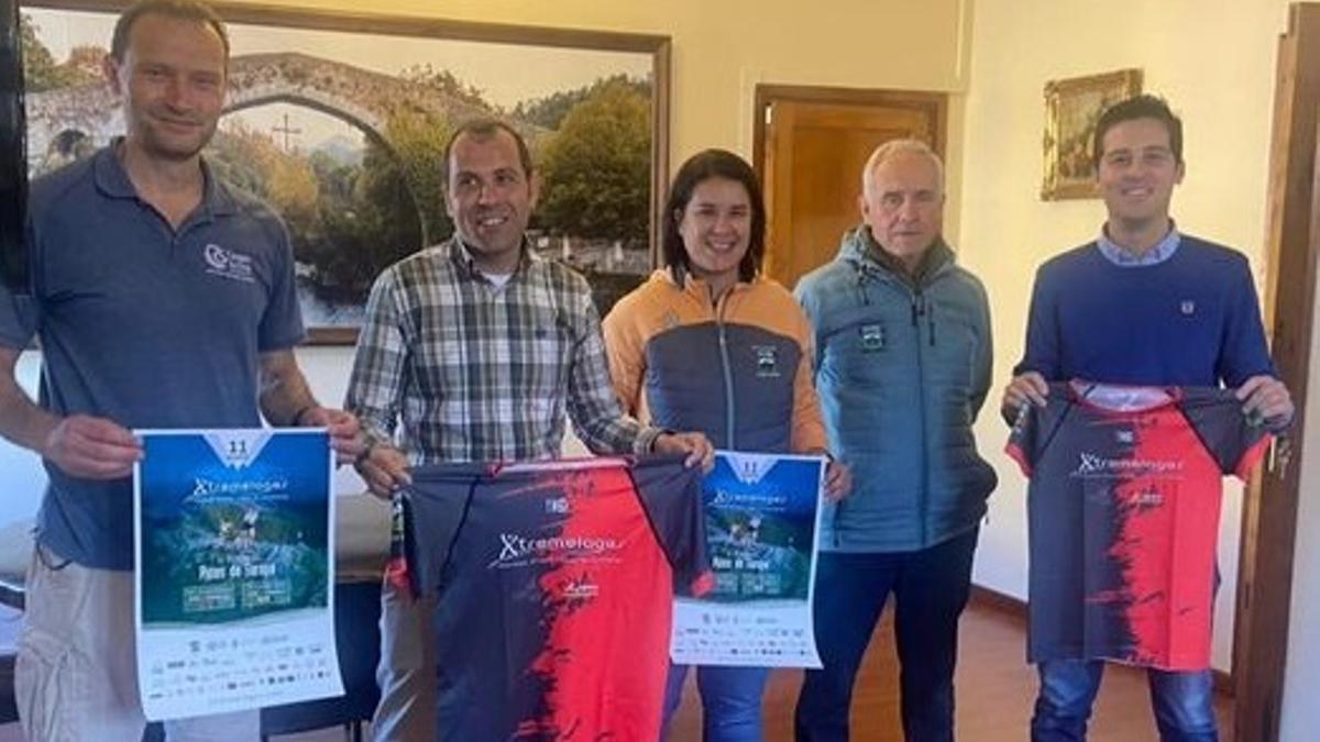 Presentación de la Maratón Xtremelagos de Covadonga en el Ayuntamiento de Cangas de Onís