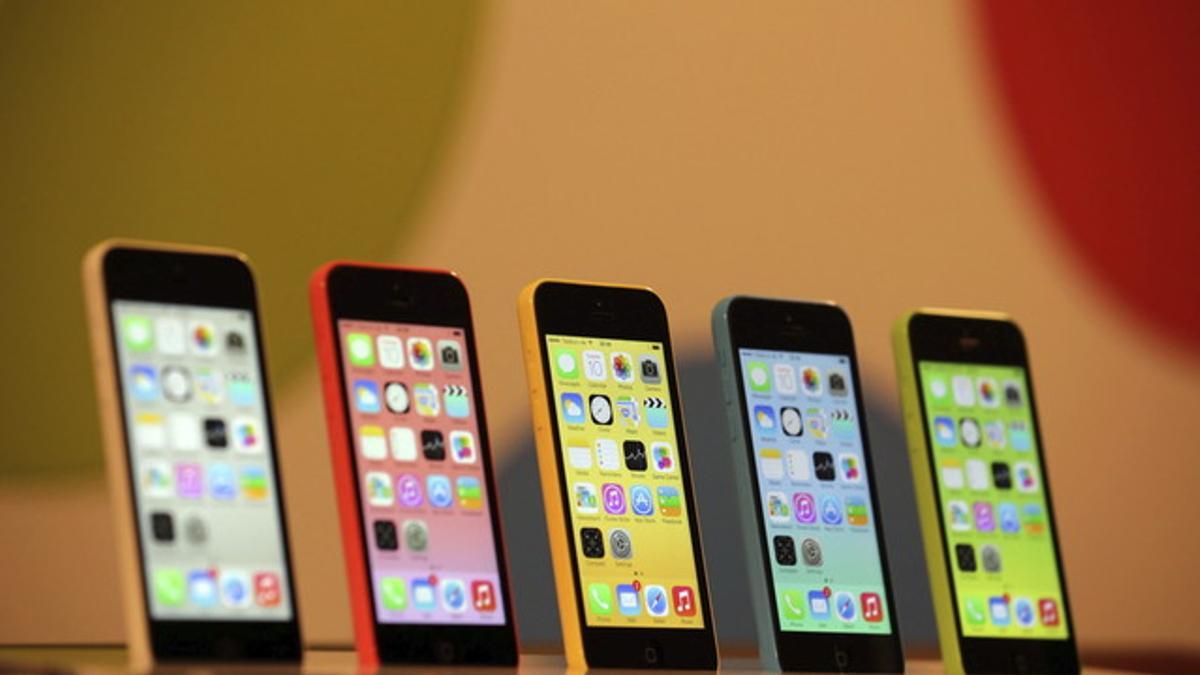 Modelos de iPhone 5C, en una tienda de Apple en Berlín.e saldrá a la venta el próximo 20 de septiembre.