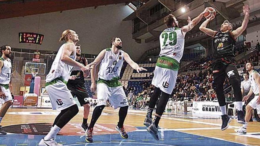 Una imagen del partido del domingo en el Palau entre el Iberojet Palma y el CastellÃ³n.