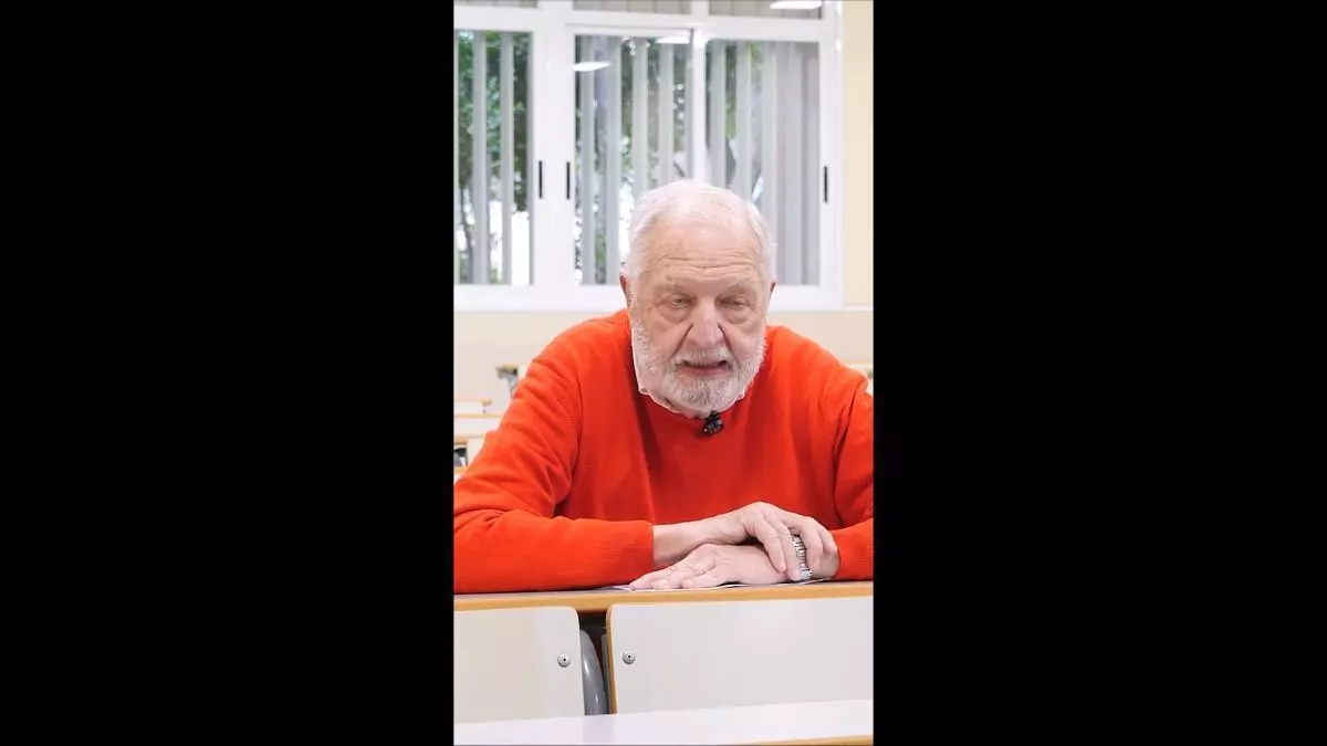 Manolo Montes, el alumno más longevo de la Universidad de Málaga: "Los estudiantes ahora van en chándal y con camiseta del Barça"