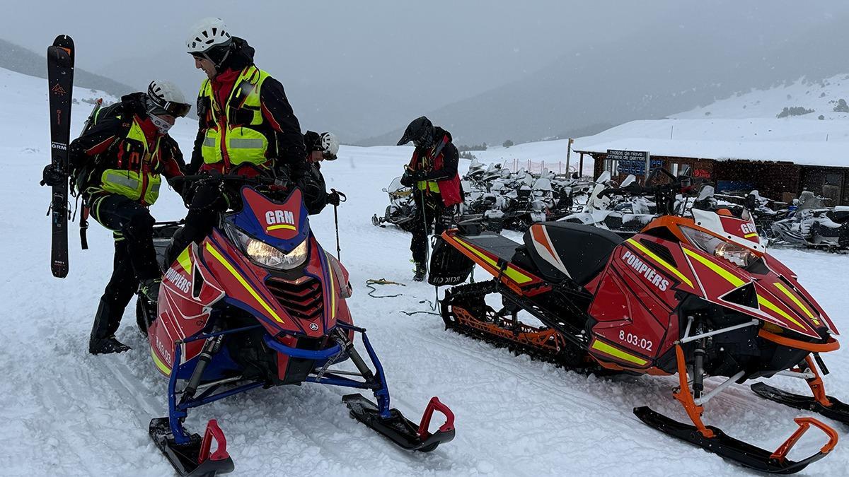 El cuerpo de bomberos del Vall d'Aran, este lunes.