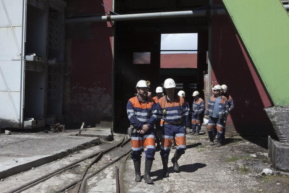 Visita al Pozu Sotón del Colegio de Ingenieros Superiores de Minas, Escuela de Ingeniería de Minas y olegia de Ingenieros Técnicos de Minas