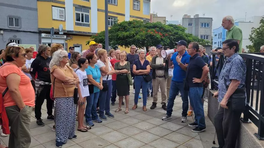 Escrache a la reunión de la alcaldesa, Carolina Darias, con los vecinos de Las Torres