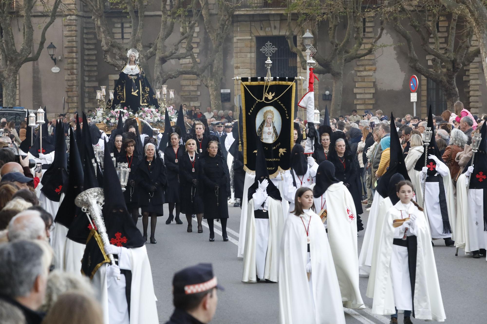 En imágenes: Procesión del Santo Entierro del Viernes Santo en Gijón