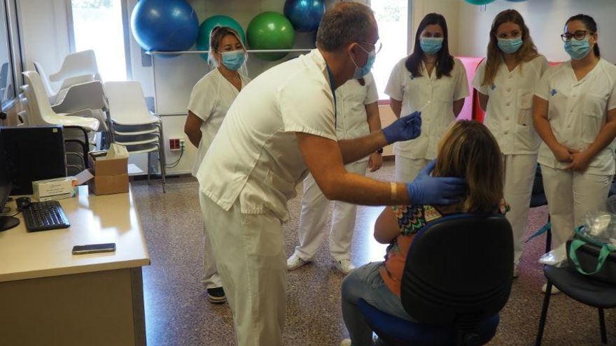 Formació dels professionals que realitzen les extraccions a les escoles.