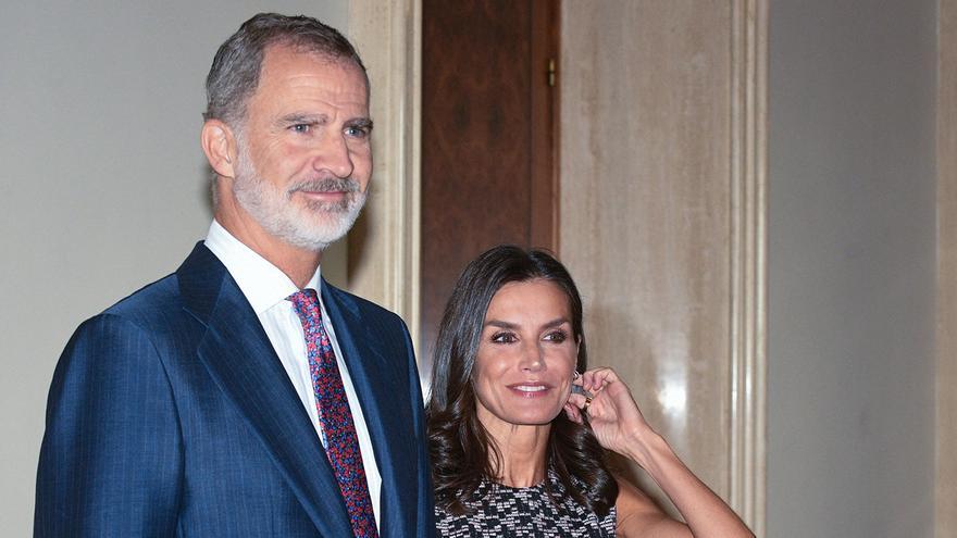 El top de la Reina Letizia que provoca un efecto óptico muy comentado