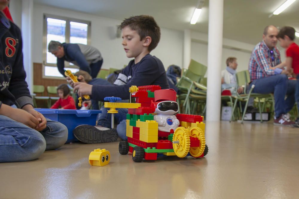 El colegio La Salle lleva a cabo un taller para crear y programar autómatas con los que simular la entrada de Moros y Cristianos