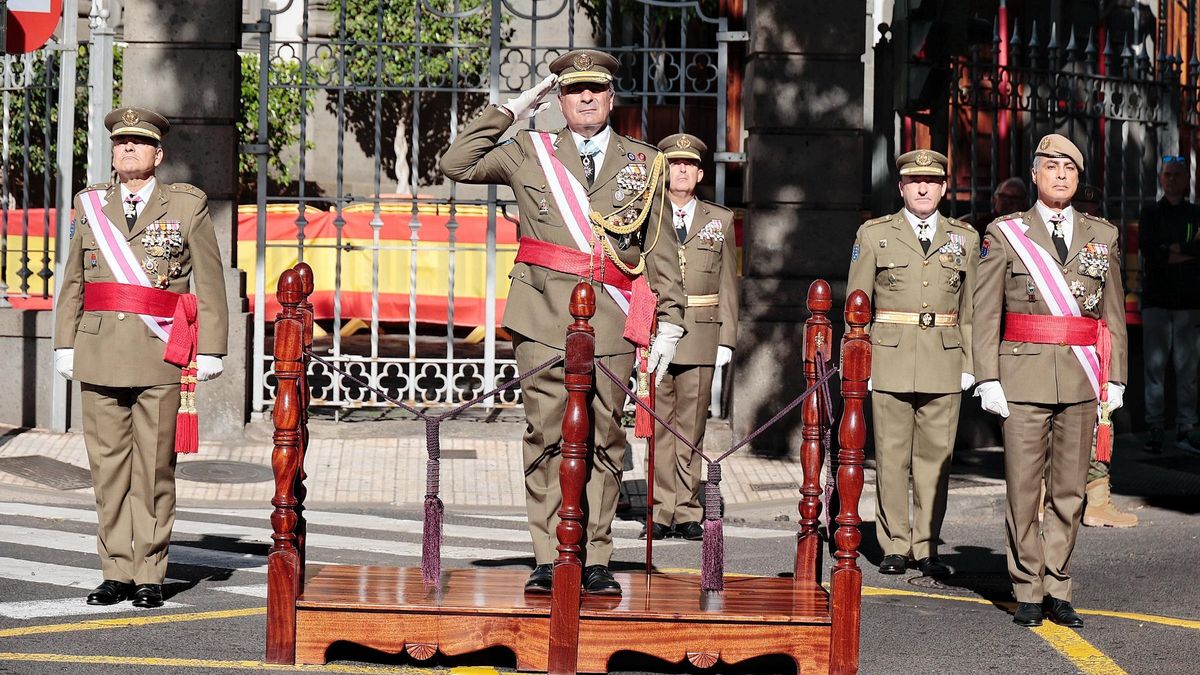 Julio Salom, jefe del Mando de Canarias, durante un saludo en la Pascua Militar en la capital tinerfeña.