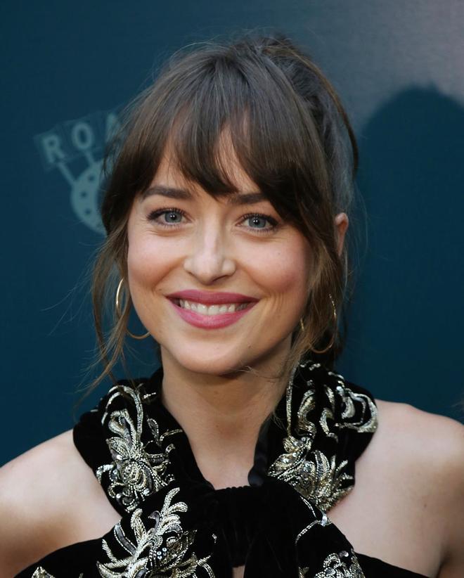 Dakota Johnson con nuevos dientes