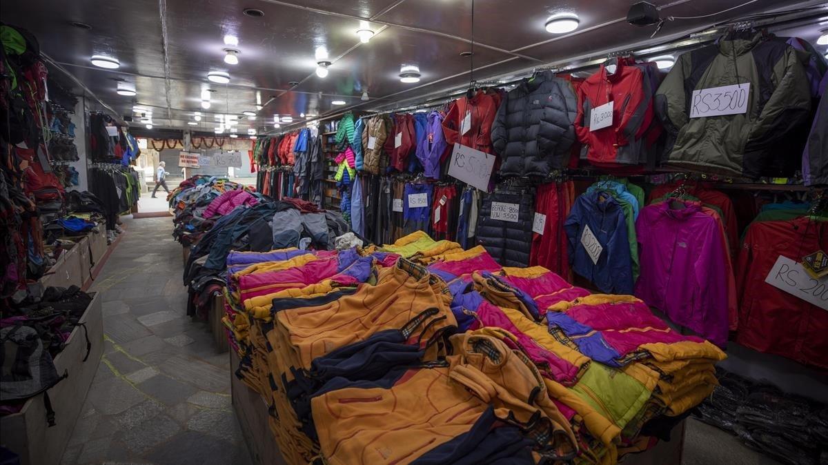 segea52816993 kathmandu  nepal   17 03 2020   an empty mountain gear shop 200317103802