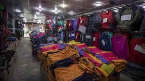 segea52816993 kathmandu  nepal   17 03 2020   an empty mountain gear shop 200317103802