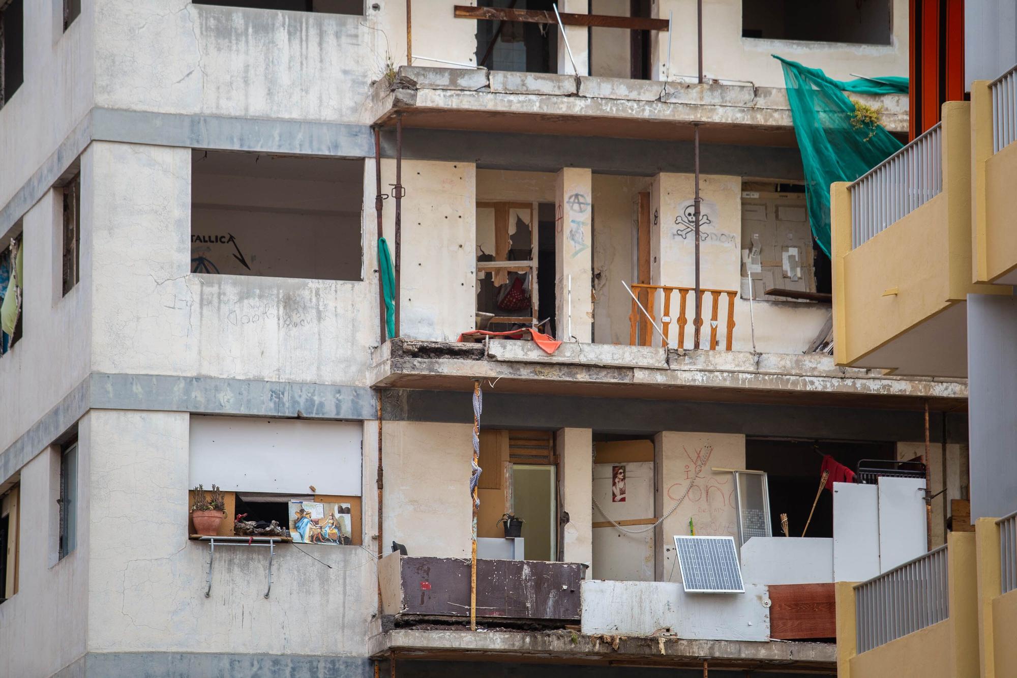 Okupas y basura en el edificio Iders