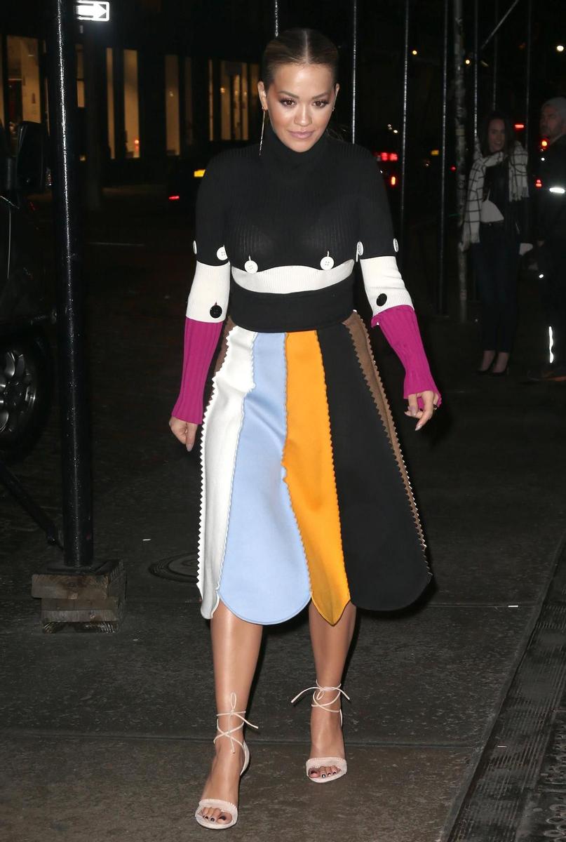 El look lady de Rita Ora por Salvatore Ferragamo