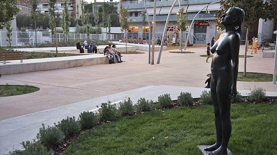 Plaça Simeó Selga, on hi ha l&#039;escultura La Salut