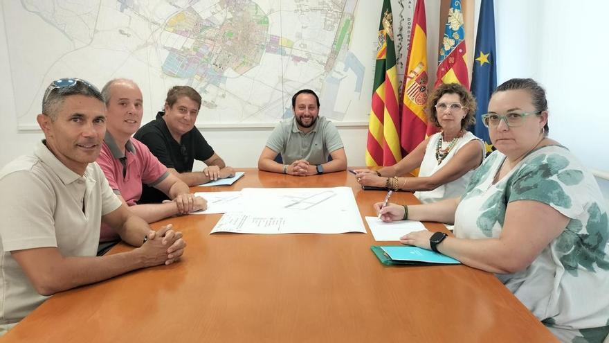 Il Comune di Castelló avanza nei miglioramenti dell'area circostante il CEIP Enric Soler i Godes in vista dell'inizio dell'anno scolastico