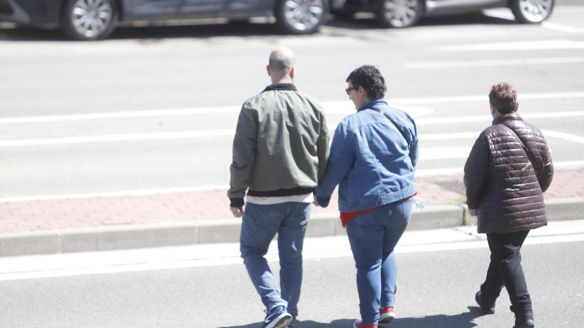 El acusado, Víctor G. H., abandona la Ciudad de la Justicia de Zaragoza, el pasado lunes.