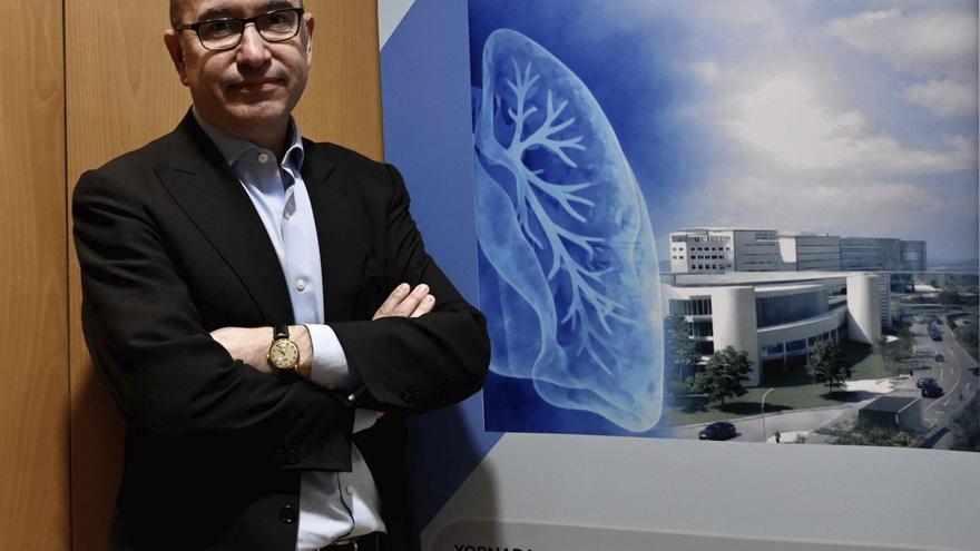 Luis Miguel Seijo (neumólogo): «Aumentan las mujeres con cáncer de pulmón a edades tempranas»