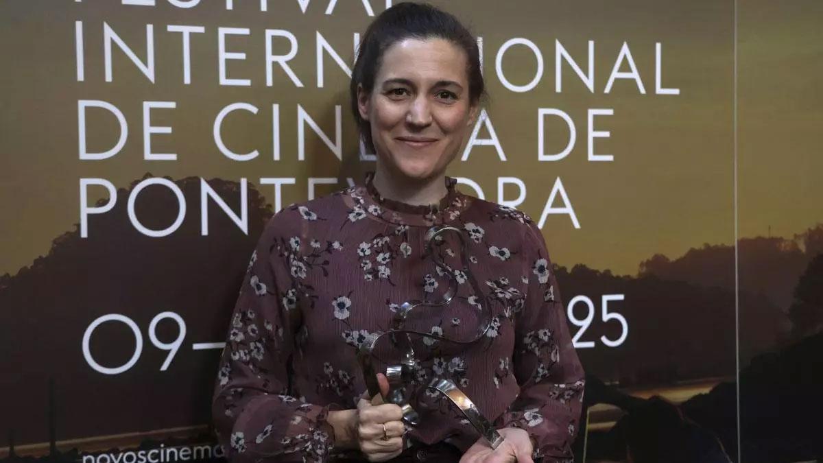 Carla Simón con el Premio de Cinematografía Novos Cinemas Pontevedra 2025