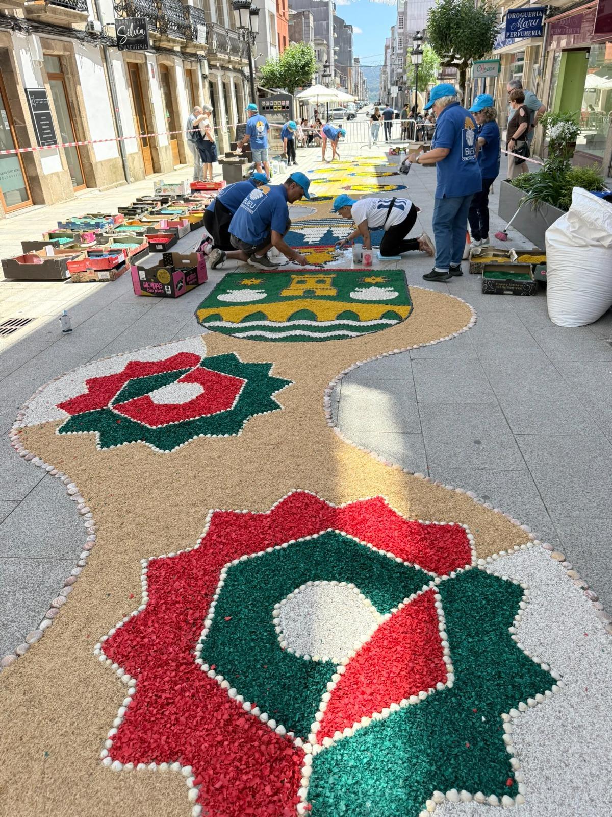 Los alfombristas de Cunchas e Flores, de Bueu, el Corpus San Paio 2026 en A Estrada