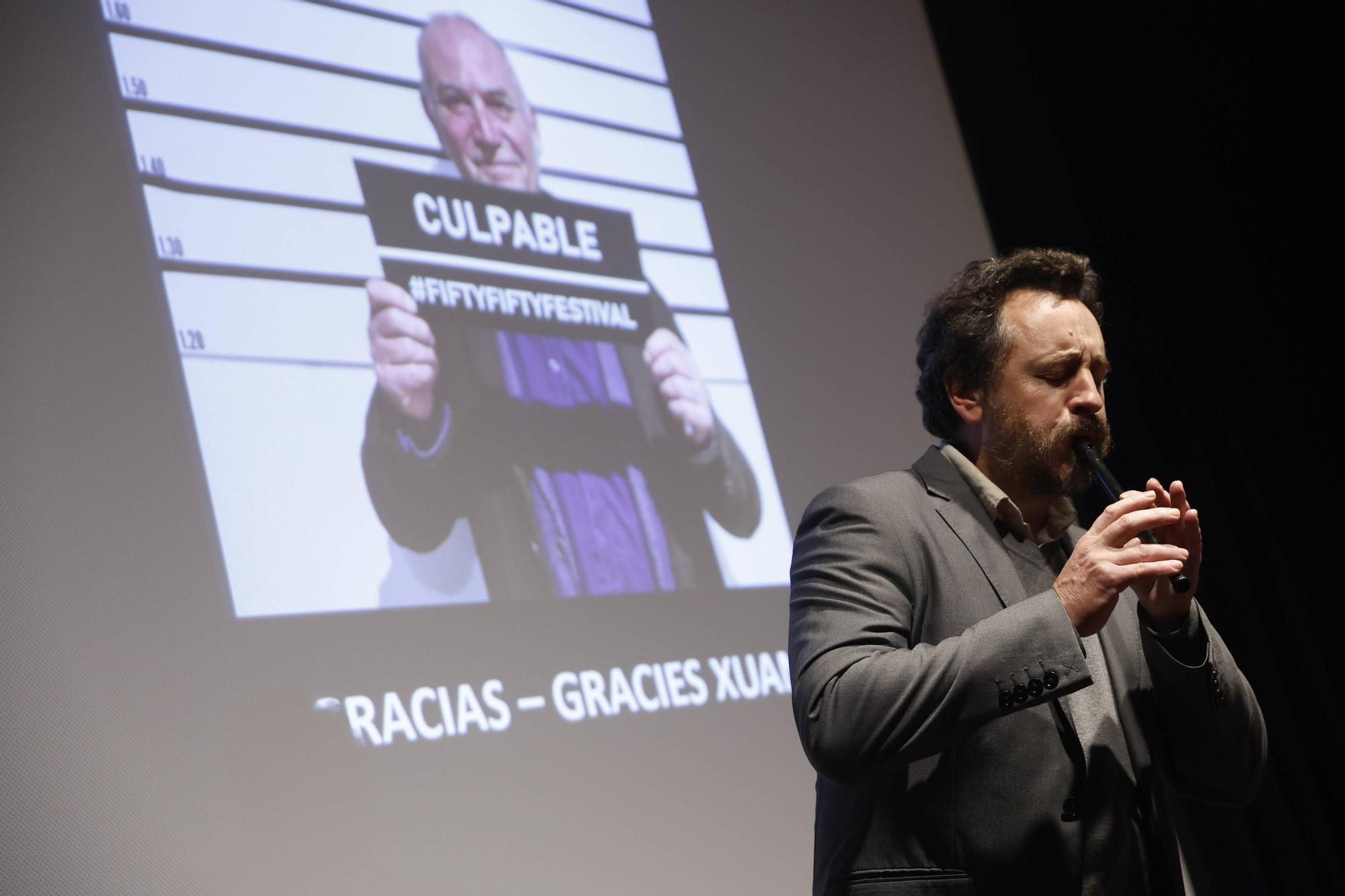 EN IMÁGENES: Así se vivió el homenaje al poeta y escritor asturiano, Xuan Bello, en la Casa de la Cultura de Avilés.