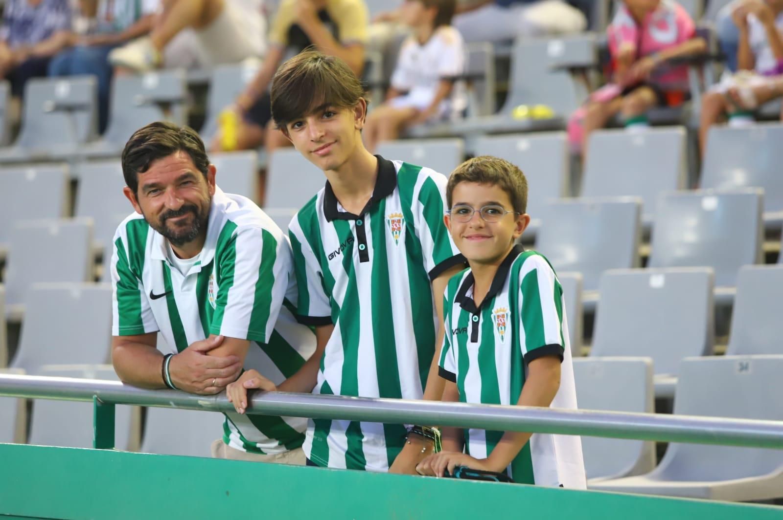 Córdoba CF - Ibiza : las imágenes de la afición en El Arcángel