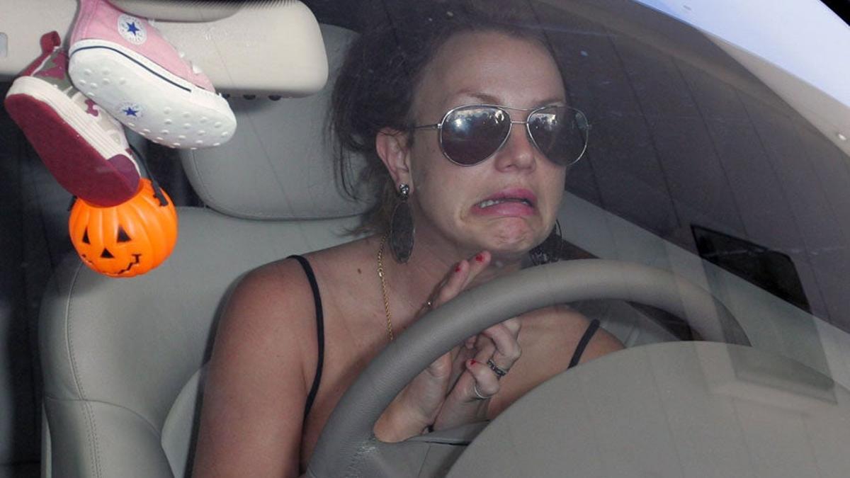 Britney se entrega a la policía por su huída de un accidente