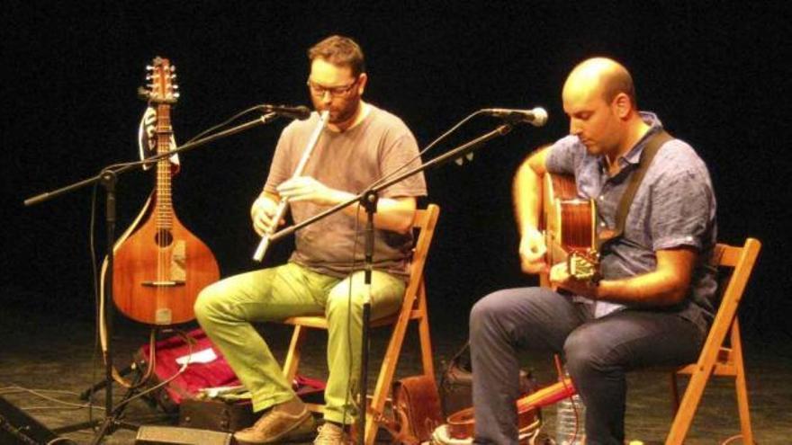 El grupo &quot;Tarna&quot; repasa el folk leonés