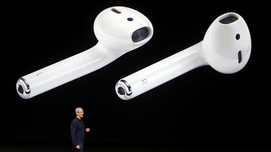 Apple pone a la venta al fin los polémicos auriculares AirPods