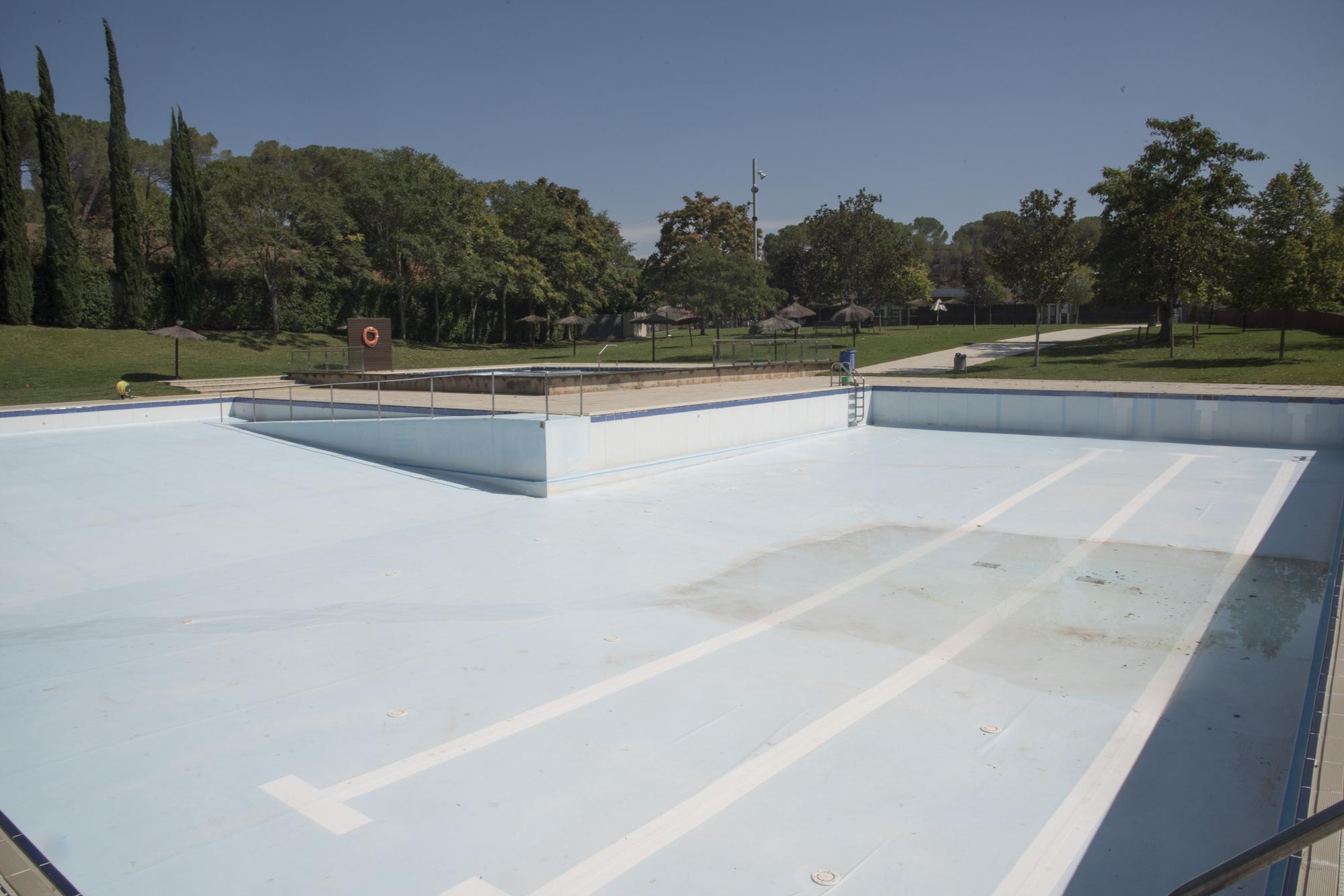 La piscina de Sant Fruitós malmesa per un temporal