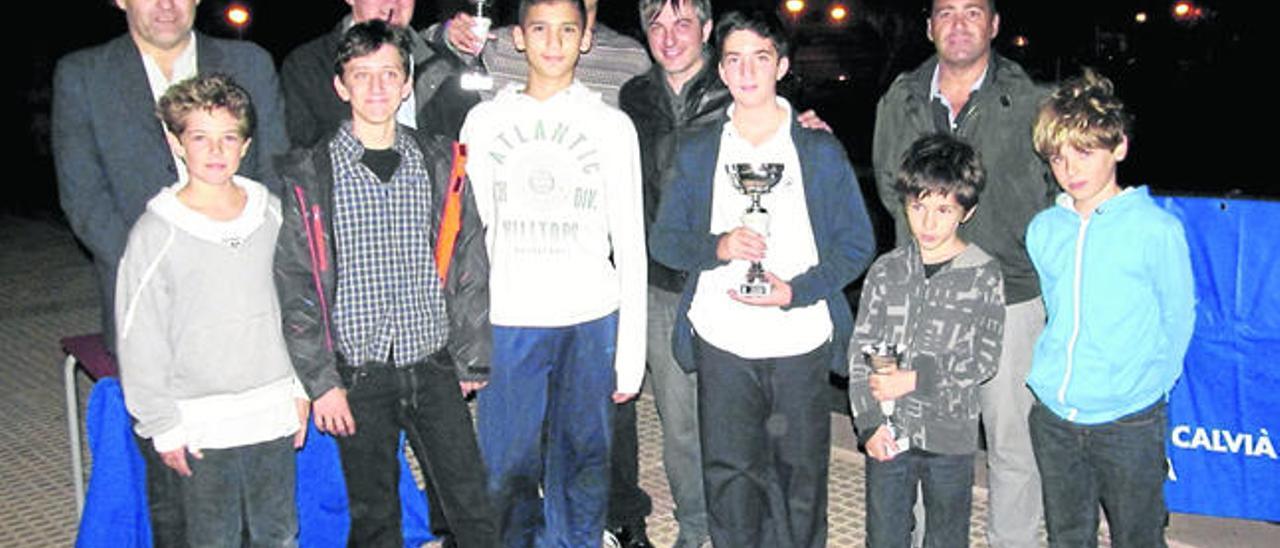 Foto de familia de los primeros clasificados en el Insular juvenil.