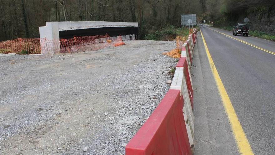 Obras para construir el enlace a Salas desde la Autovía del Suroccidente (A-63).