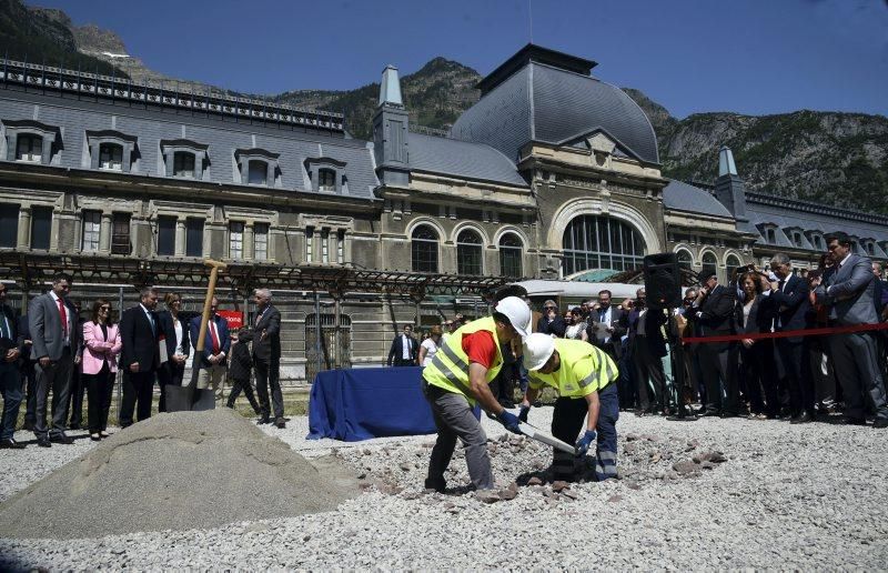 Reapertura de la línea ferroviaria internacional de Canfranc