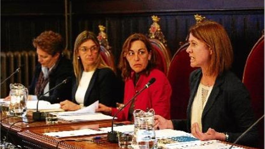 La primera tinent d&#039;alcalde, Sílvia Paneque, va ocupar ahir el seu nou lloc en el plen.