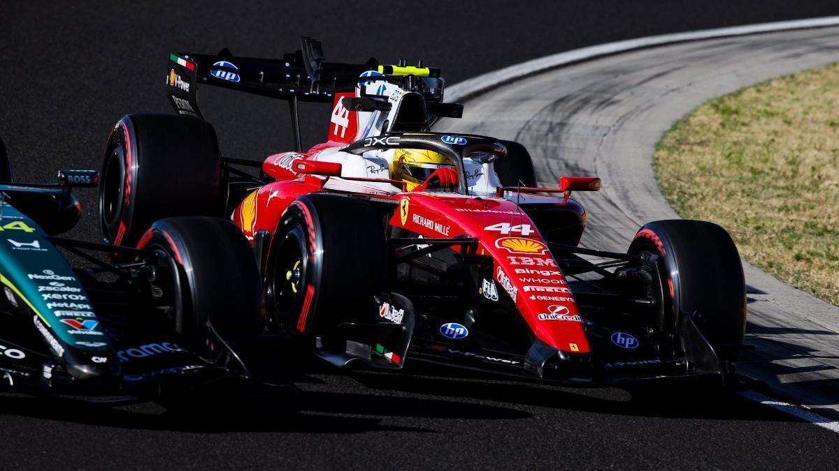 Hamilton, en la imagen rodando junto a Alonso, ha sido el más rápido este viernes en Hungría