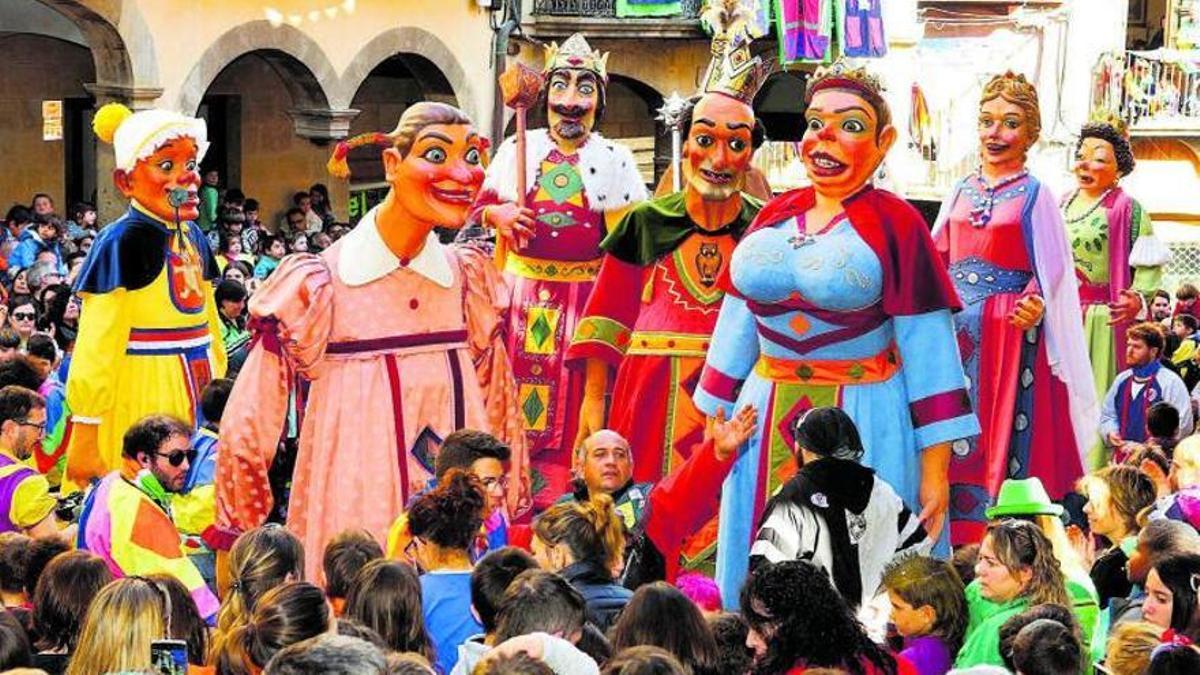 Els gegants del Carnaval de Solsona ballant en una edició anterior de la festa