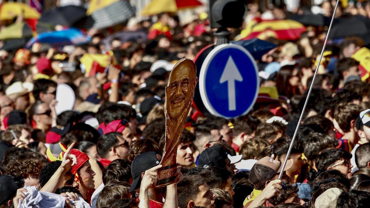 Alrededor de 120.000 personas esperan en Cibeles la llegada de los campeones del Mundial