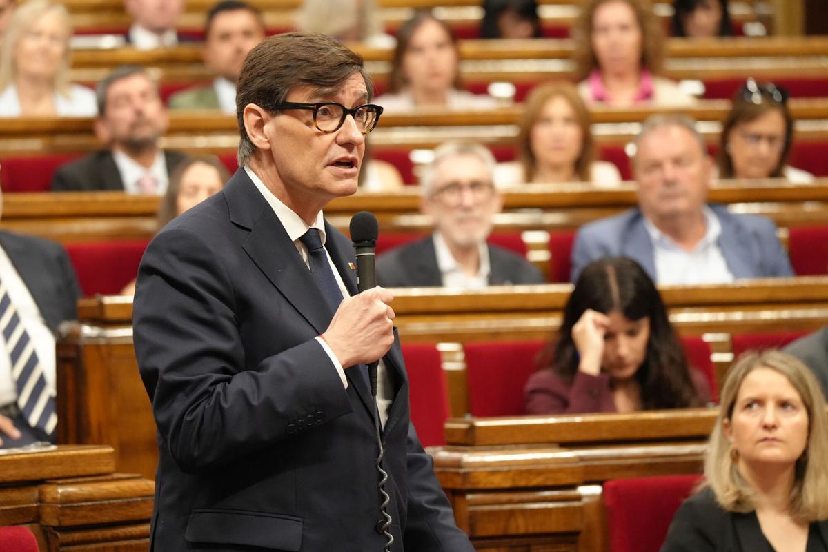 El president de la Generalitat, Salvador Illa, a la sessió de control del Parlament