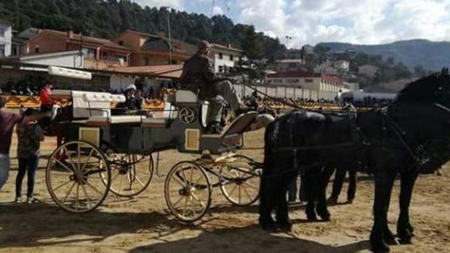 Joc de les botifarres al camp de futbol.