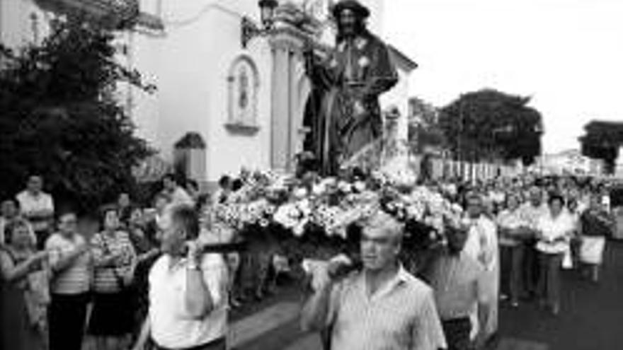 San roque inicia sus fiestas con una procesion del santo
