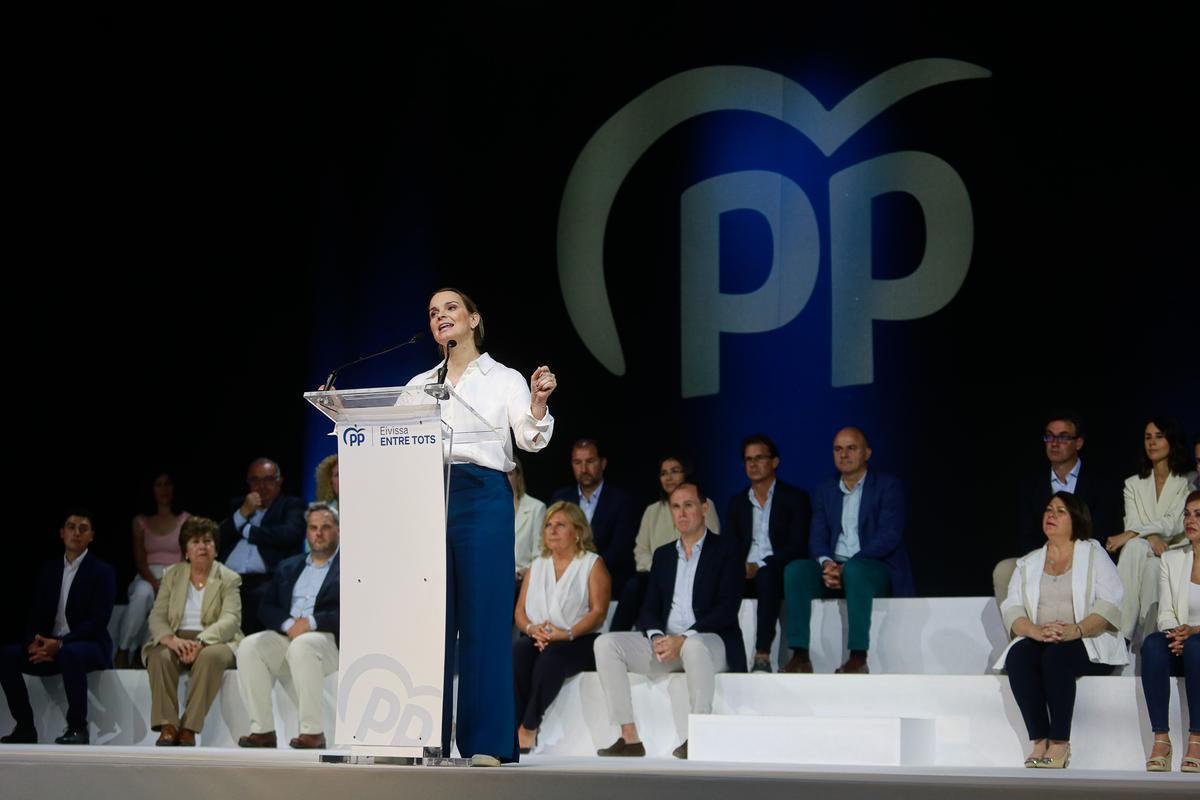 Prohens, durante su intervención junto a los miembros de las listas al Parlament y al Consell.