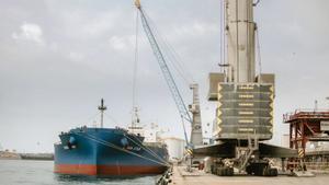 El port de Tarragona inicia les obres per carregar vaixells amb aigua