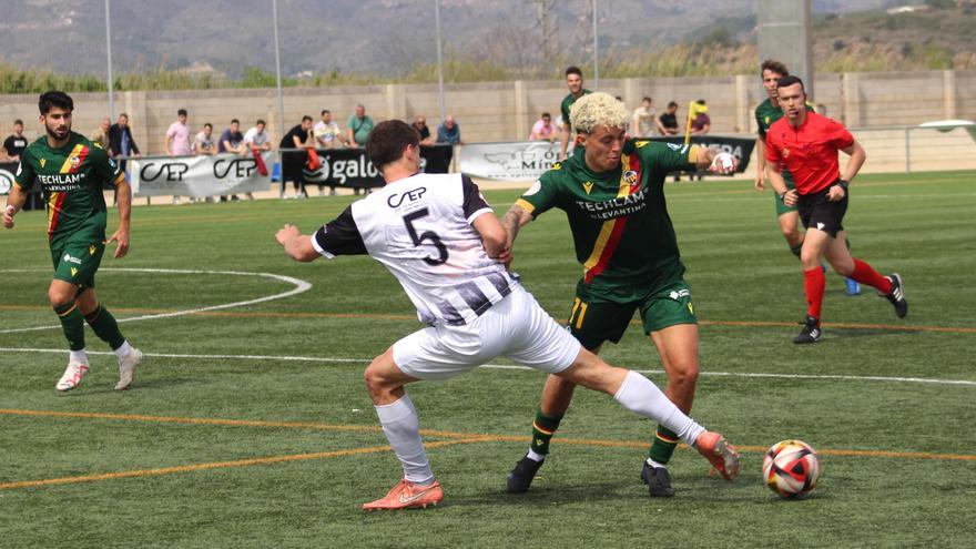 El análisis de la Tercera Federación | Los equipos castellonenses tan cerca del &#039;play-off&#039; como del descenso