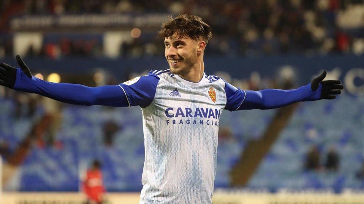 Javi Puado durante un partido con el Zaragoza.