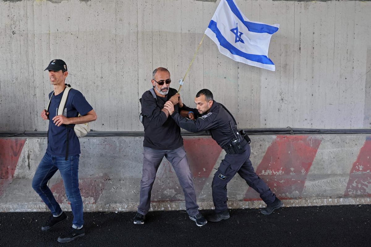 Manifestaciones en Tel Aviv contra las controvertidas reformas legales que promociona el gobierno de extrema derecha del país