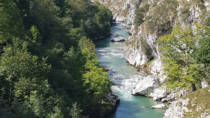 Muere ahogada una madrileña de 14 años al volcar la canoa con la que bajaba el Cares