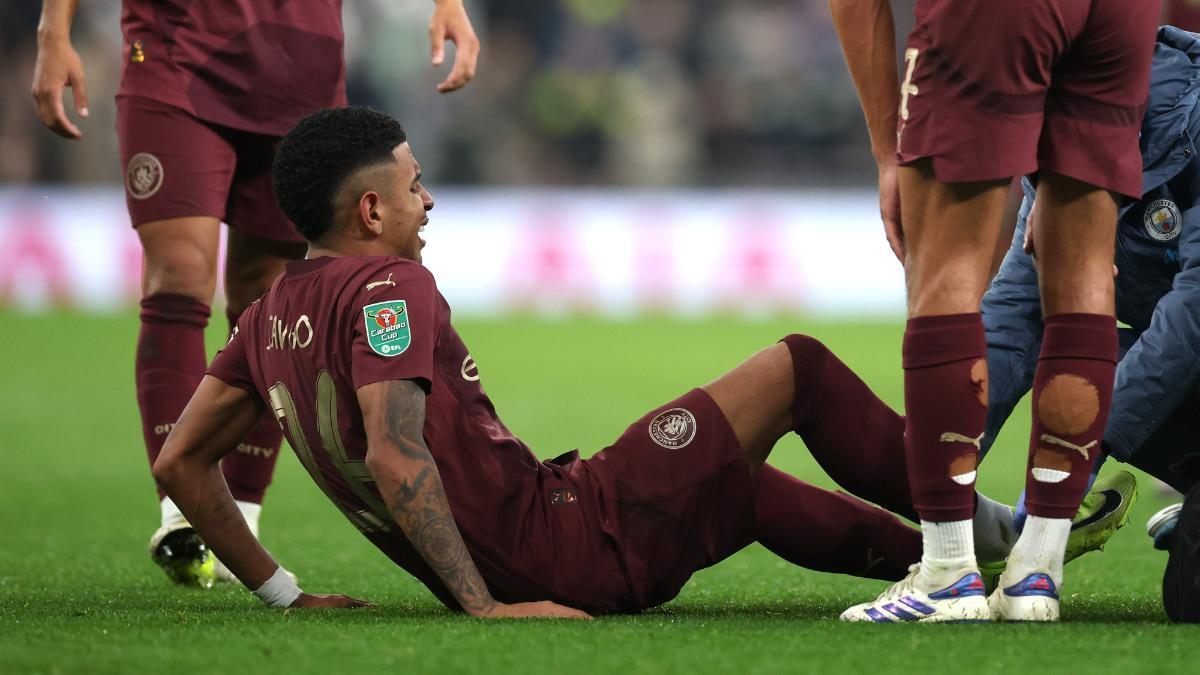 El brasileño se quejaba de la rodilla derecha