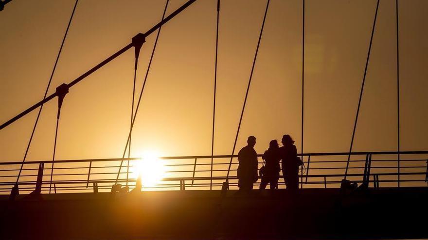 Cielo poco nuboso y temperaturas sin cambios o en descenso ligero