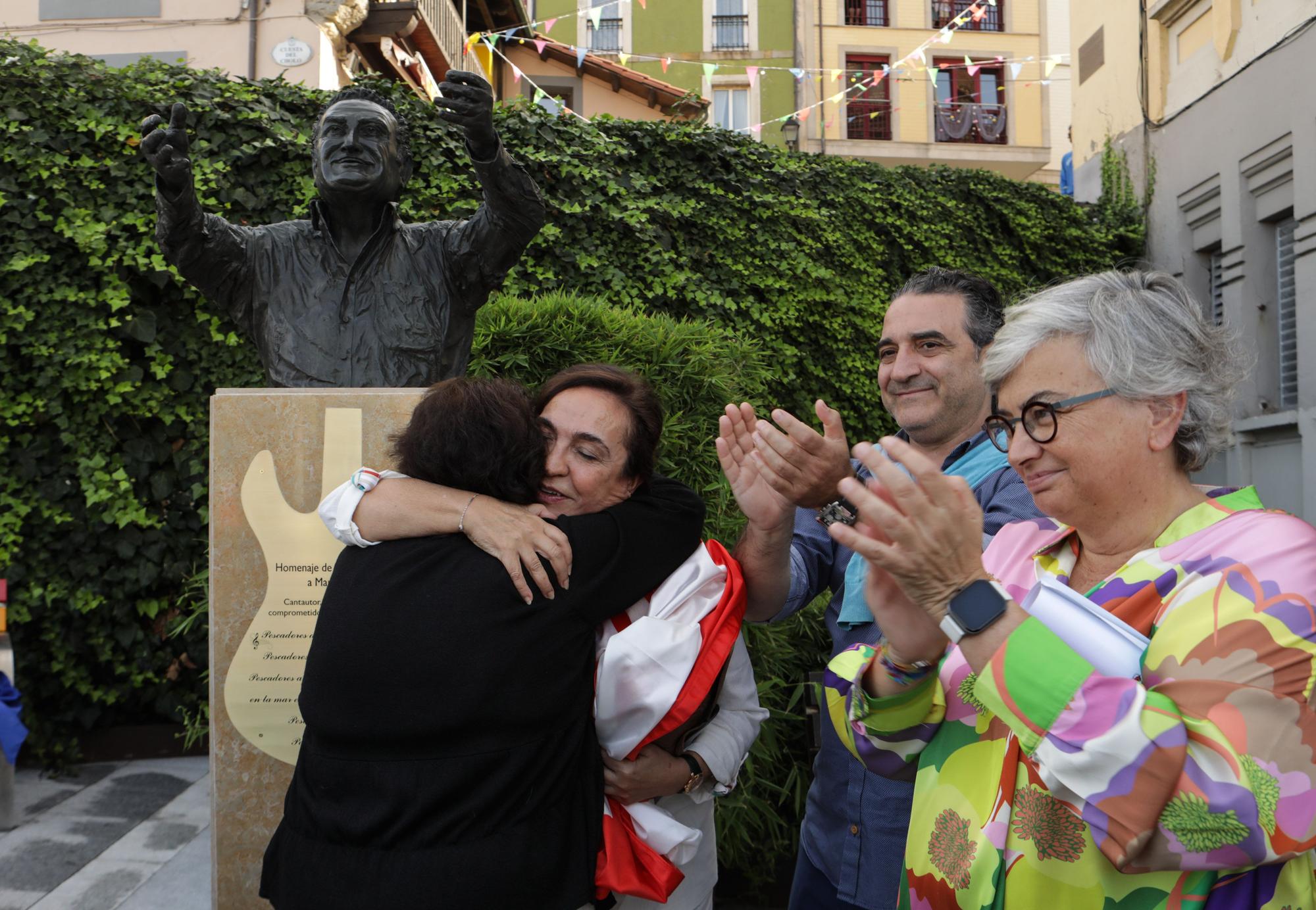 Cimadevilla inaugura el busto en honor a Manolo Carrizo