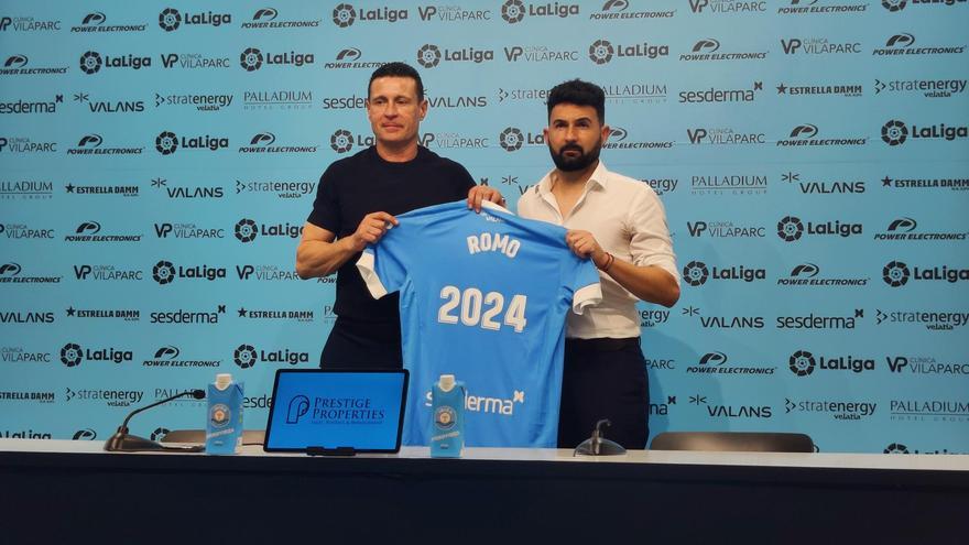 Fernández Romo en su presentación con la UD Ibiza: &quot;Vamos a hacer el mejor equipo posible&quot;