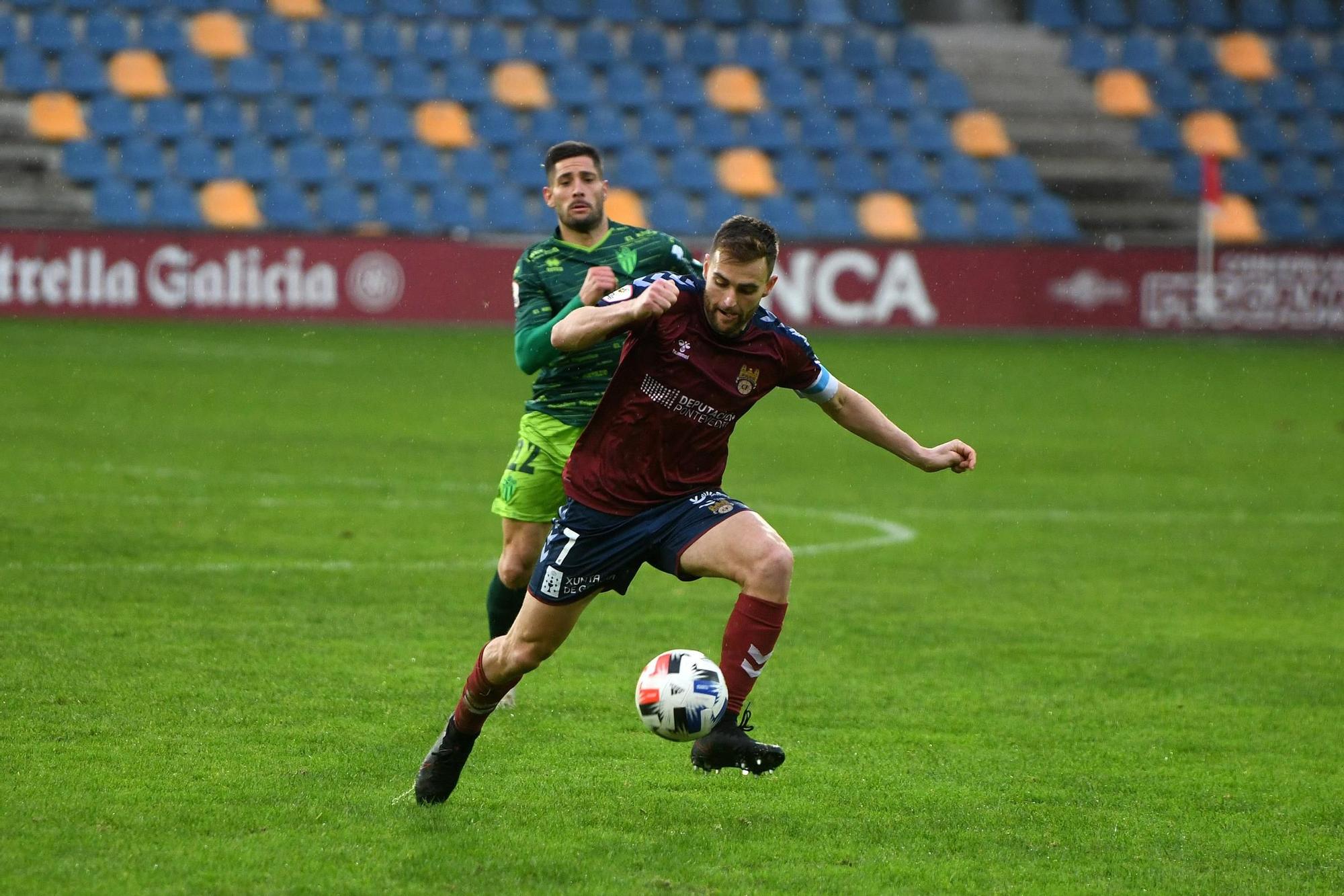 Luisito se desvive en su vuelta al banquillo del Pontevedra CF